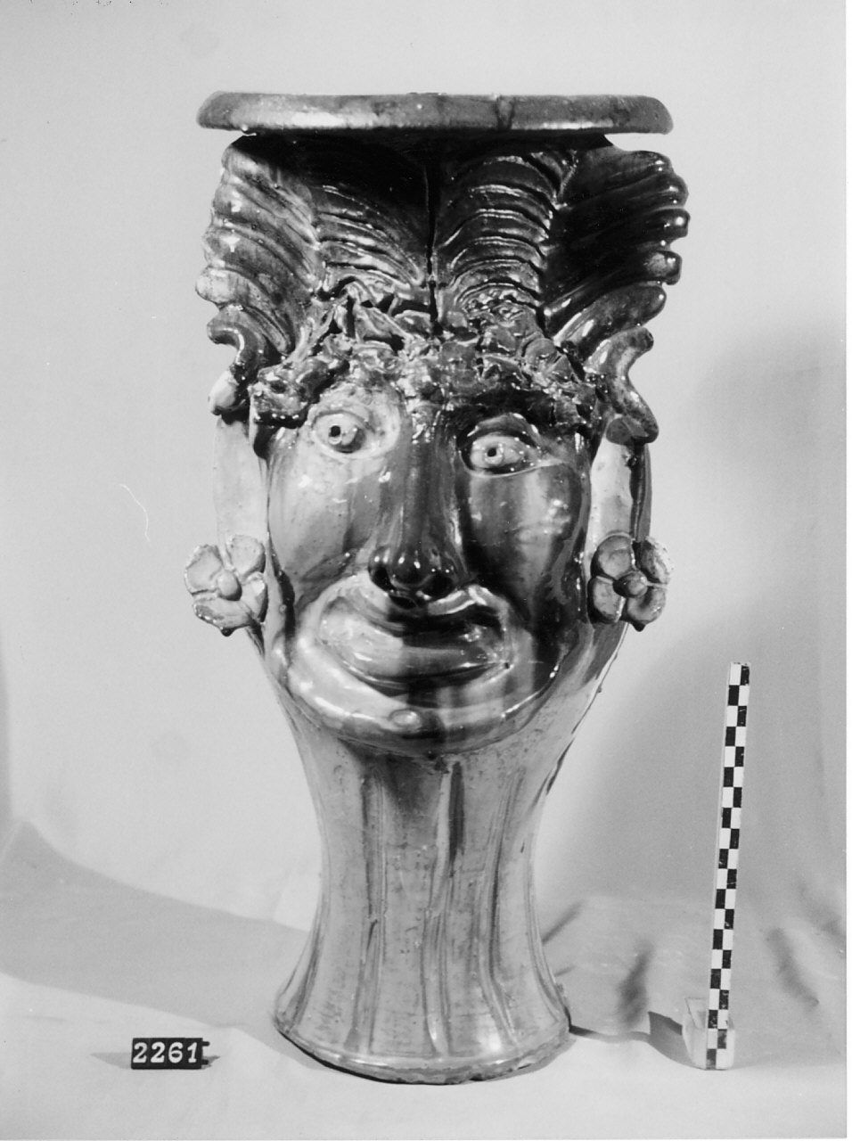 Testa femminile (vaso, ceramica) - produzione di Seminara (sec. XX seconda metà)