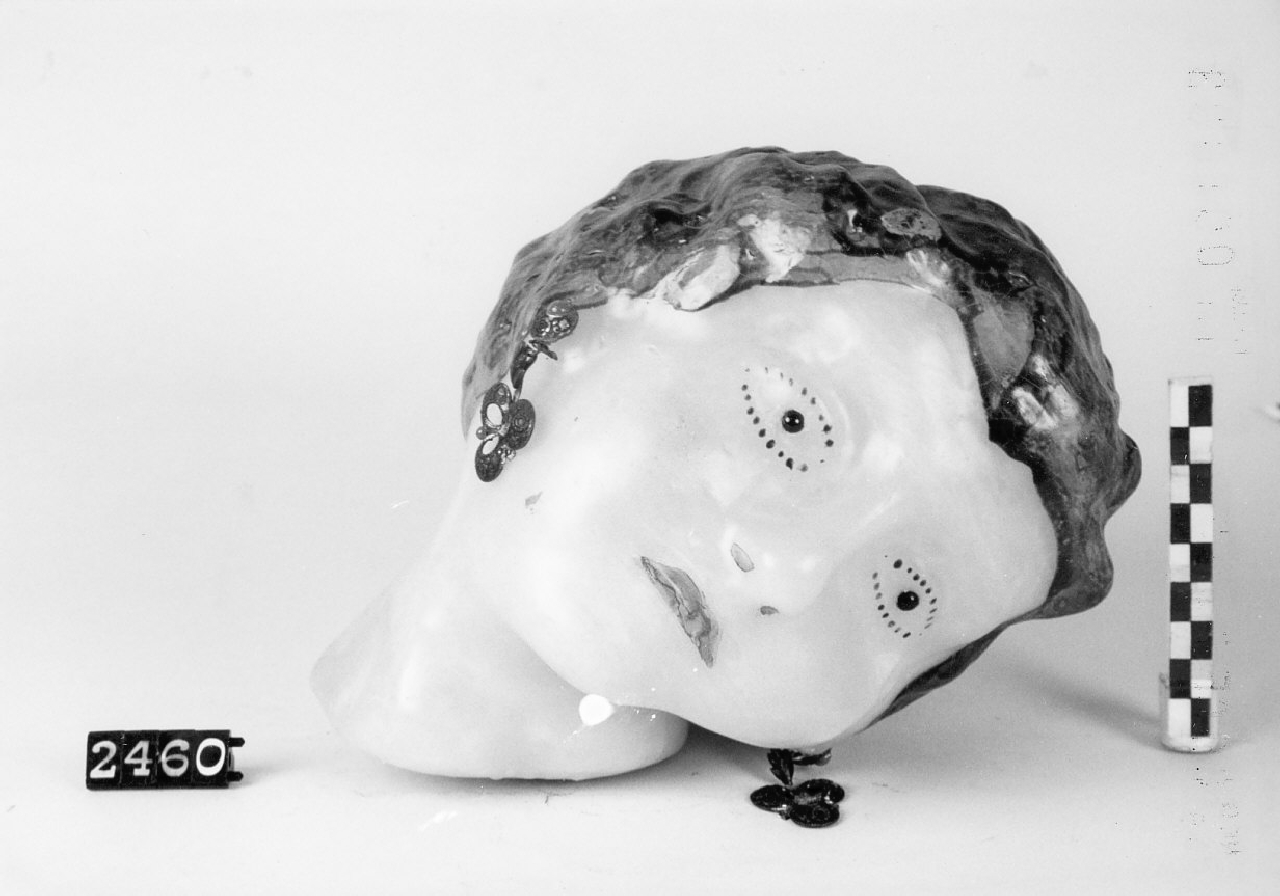 Testa femminile (ex voto) - bottega Surace (1950-1980)
