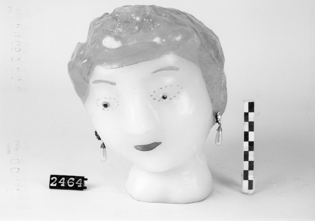 Testa femminile (ex voto) - bottega Surace (1950-1980)