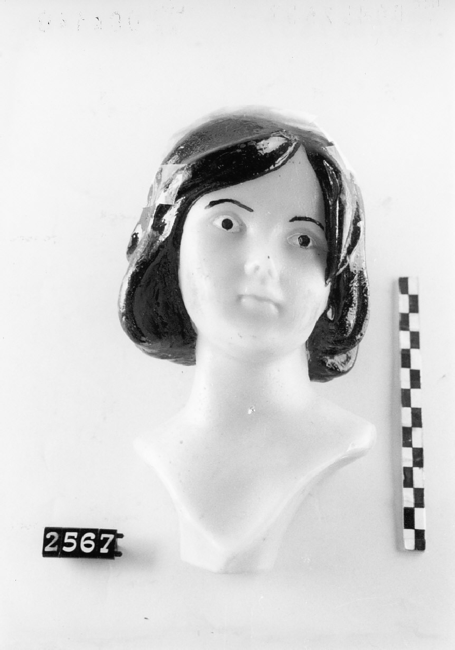 Testa femminile (ex voto) - bottega Surace (sec. XX seconda metà)