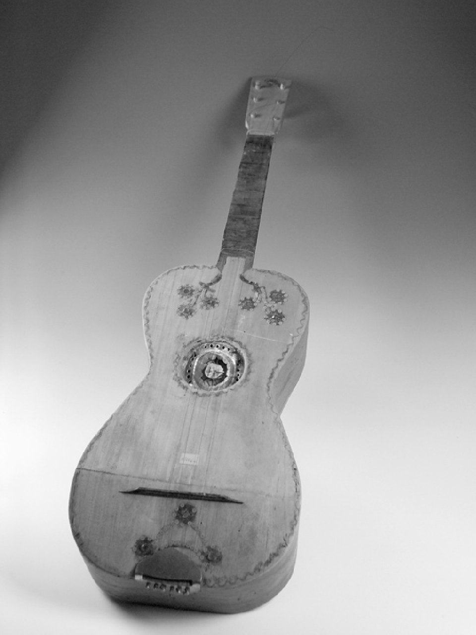 chitarra battente, strumento musicale - ambito calabrese (sec. XX)