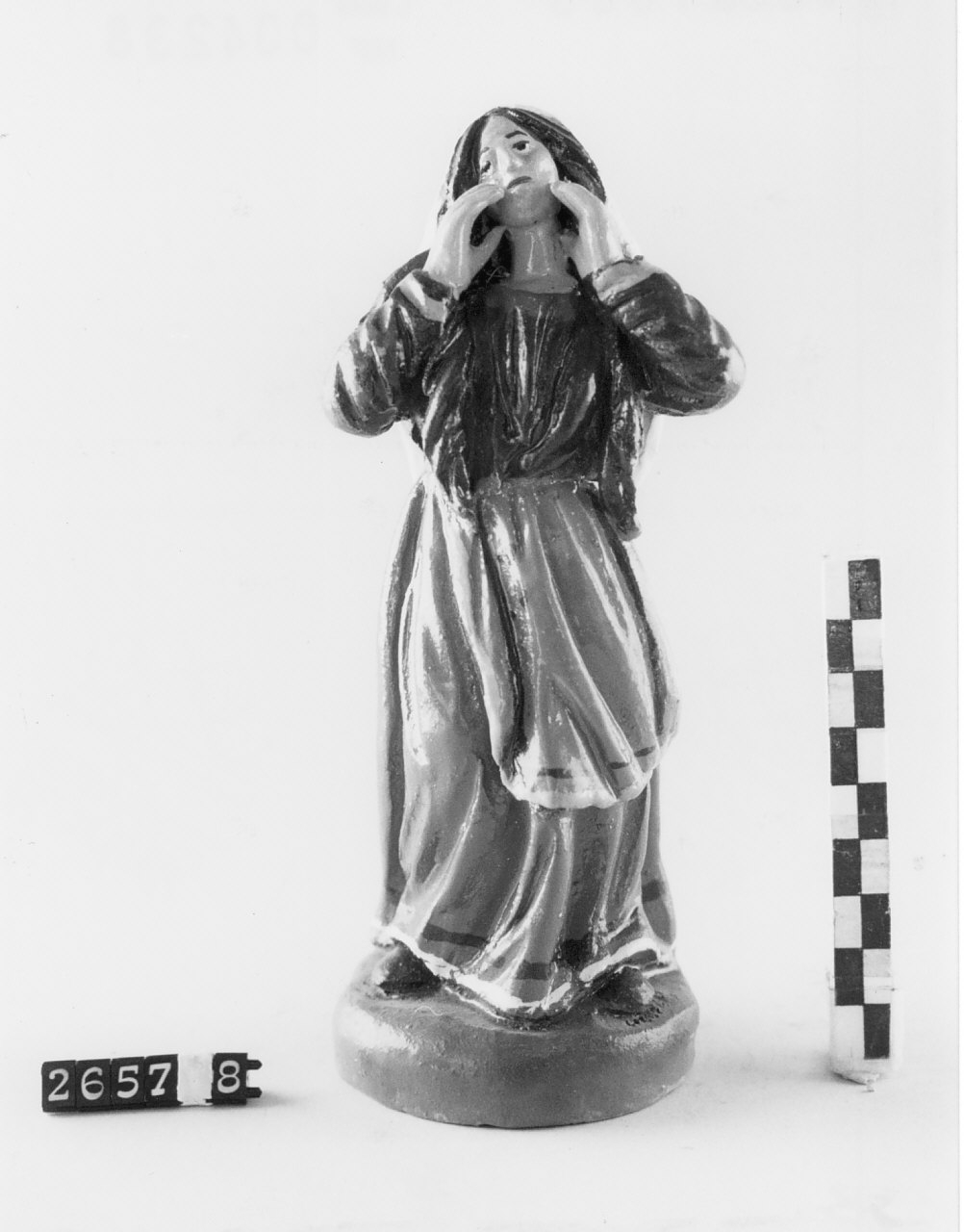 Figura femminile (statuetta da presepe, religiosità popolare) - bottega del ceramista (1968 ca)