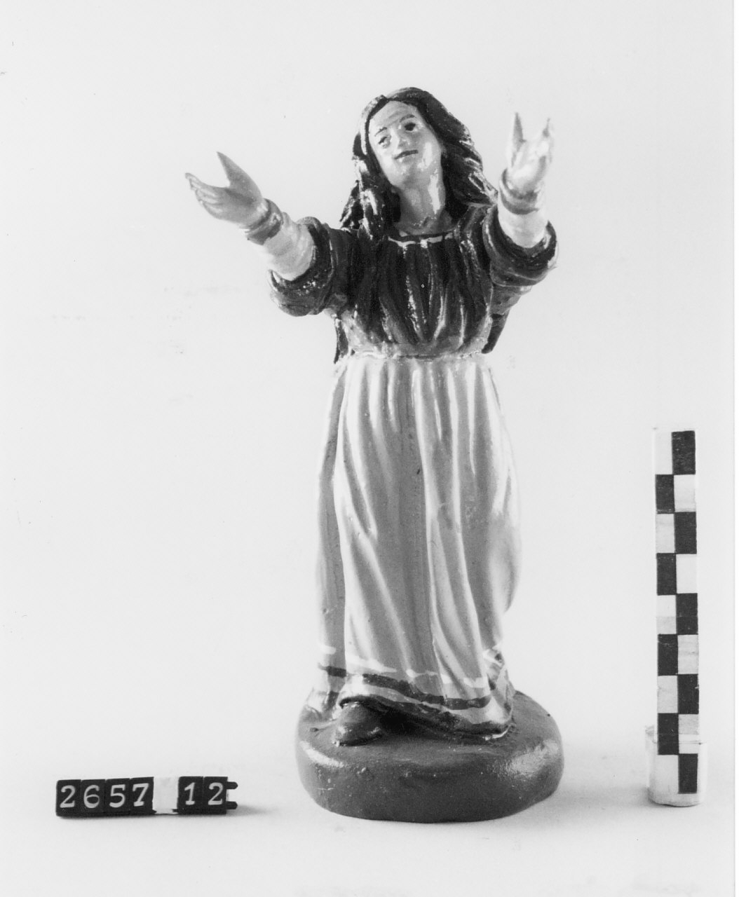 Figura femminile (statuetta da presepe, religiosità popolare) - bottega del ceramista (1968 ca)