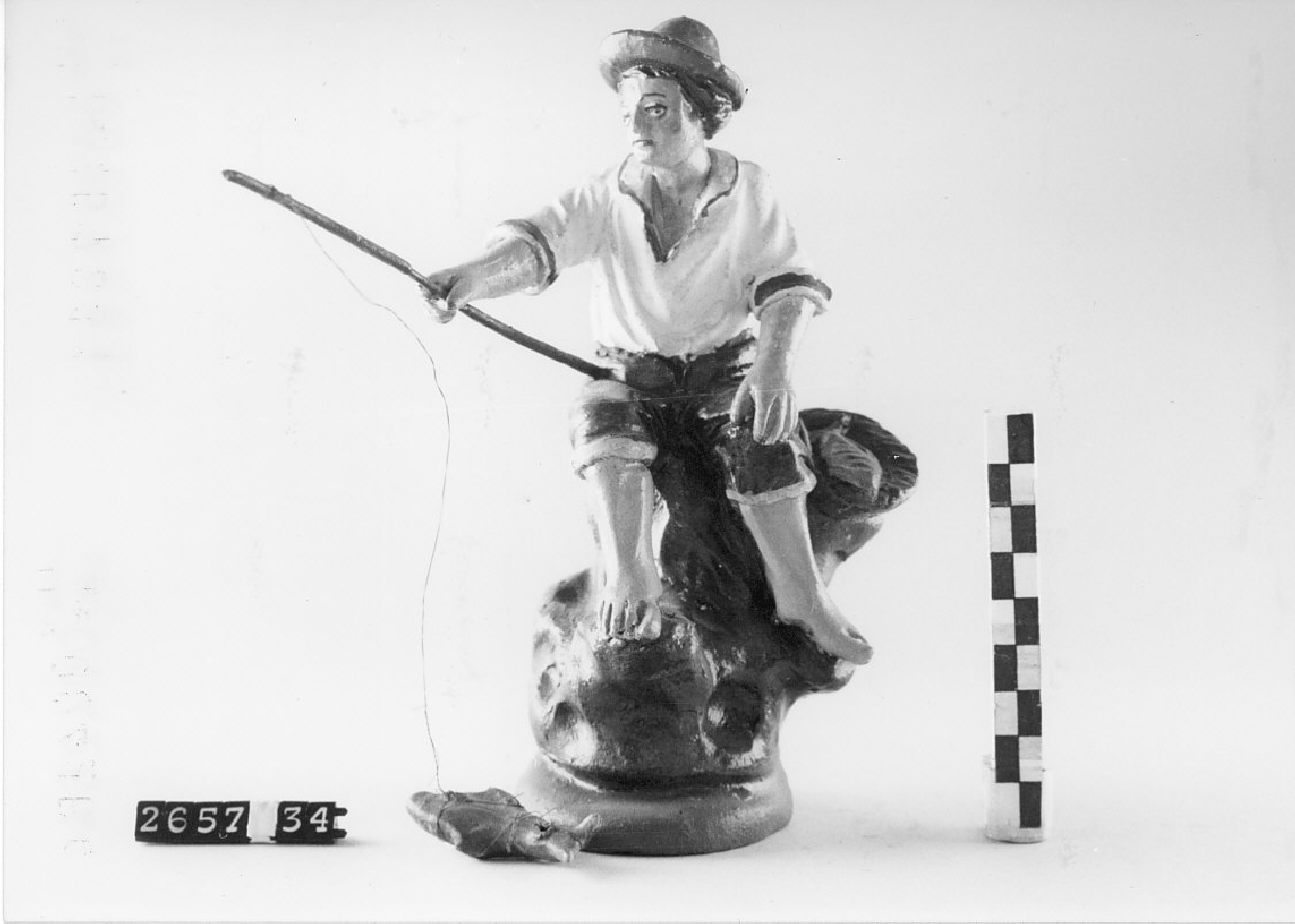 Giovane che pesca (statuetta da presepe, religiosità popolare) - bottega del ceramista (1968 ca)