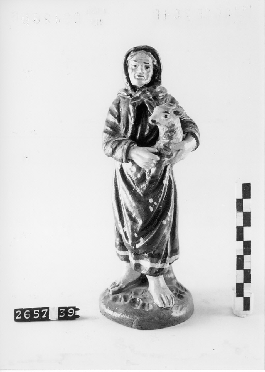 Vecchia con agnello (statuetta da presepe, religiosità popolare) - bottega del ceramista (1968 ca)