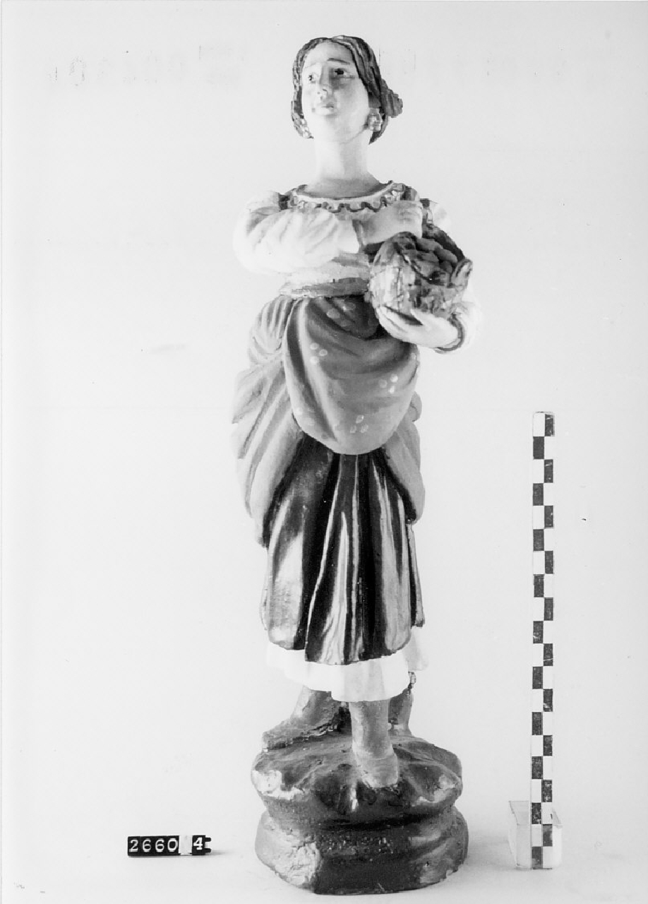 Donna con cesta (statuetta da presepe, religiosità popolare) - bottega del ceramista (1968 ca)