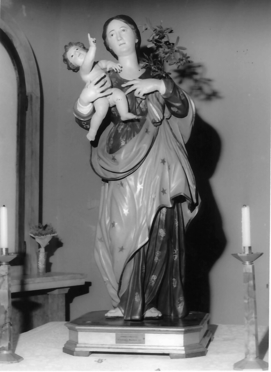 Madonna con Bambino (statua, opera isolata) - bottega Italia meridionale (sec. XIX)