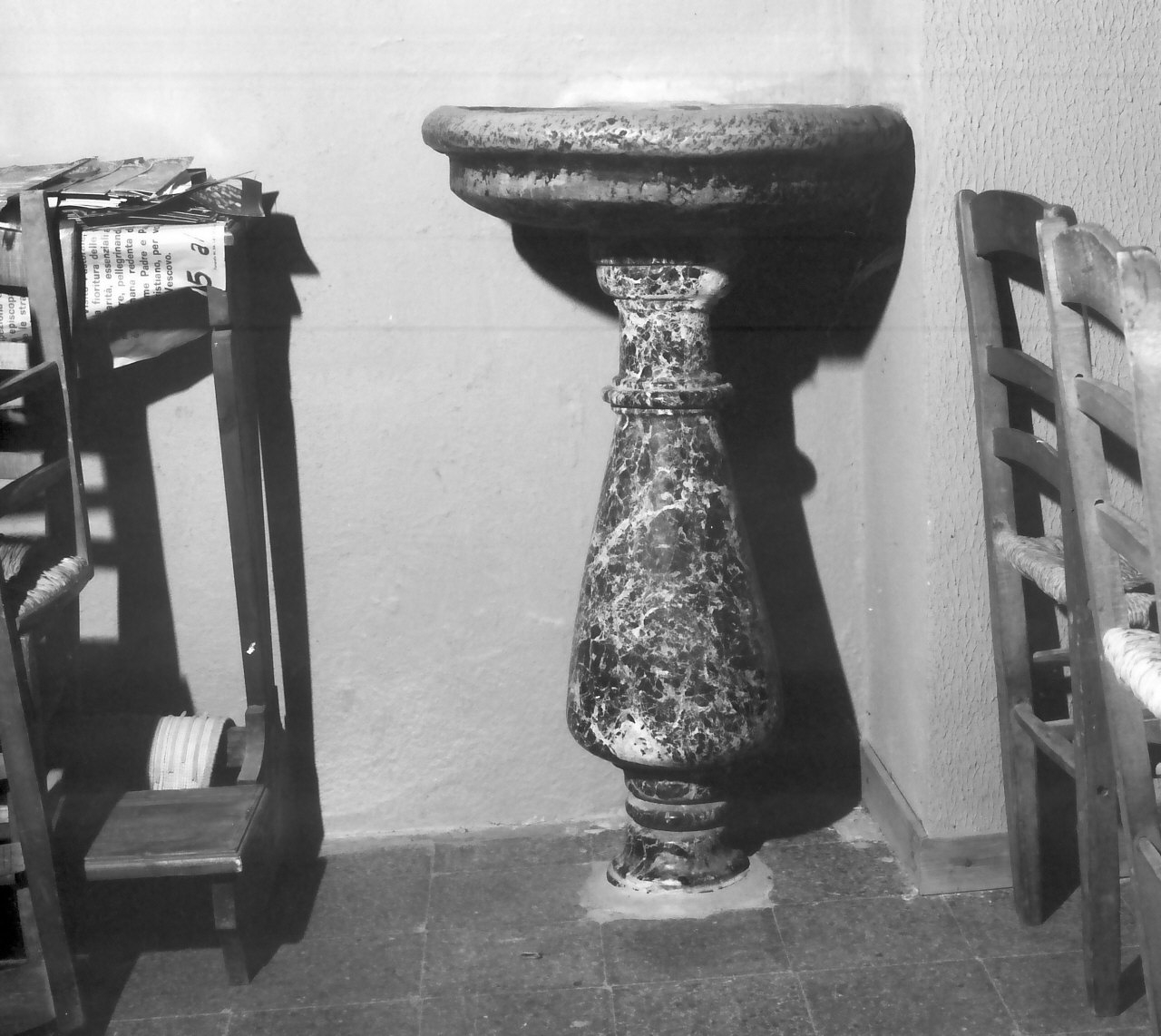 acquasantiera - a fusto - bottega Italia meridionale (sec. XIX)