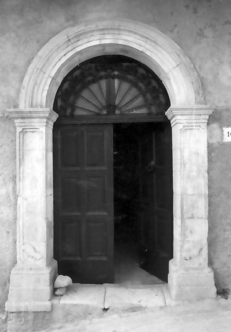 portale - ad arco - bottega calabrese (sec. XIX)
