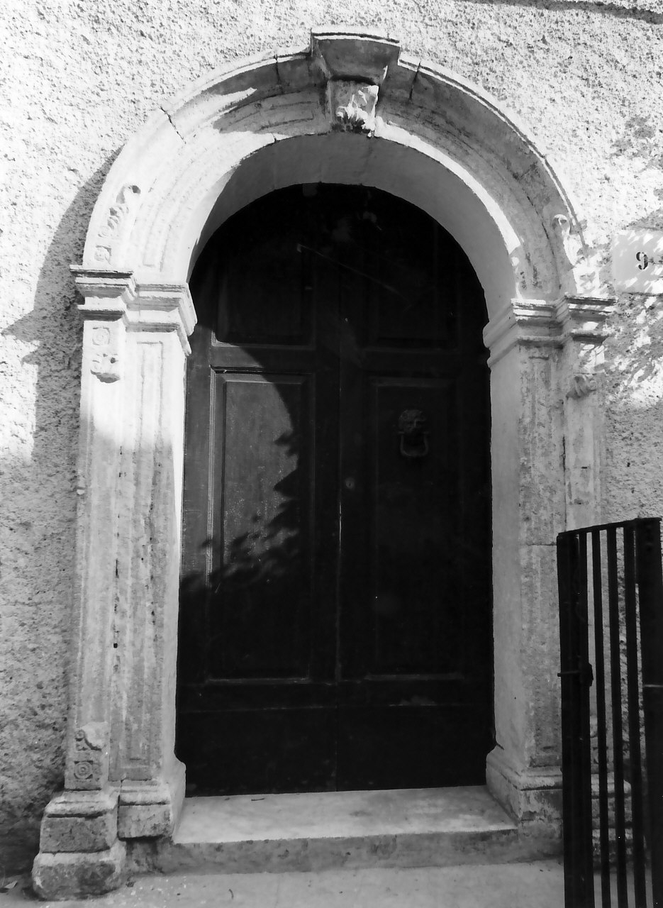 portale - ad arco - bottega calabrese (sec. XIX)