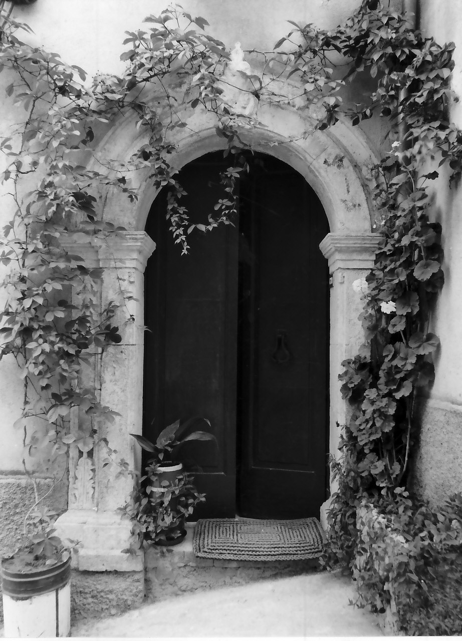 portale - ad arco - bottega calabrese (sec. XIX)