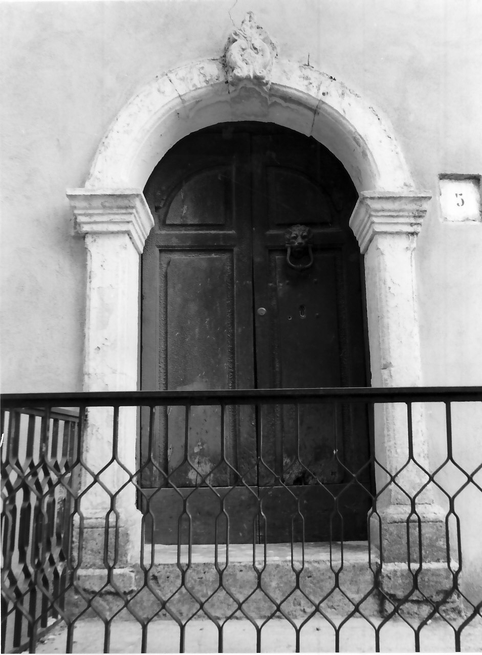 portale - ad arco - bottega calabrese (sec. XIX)