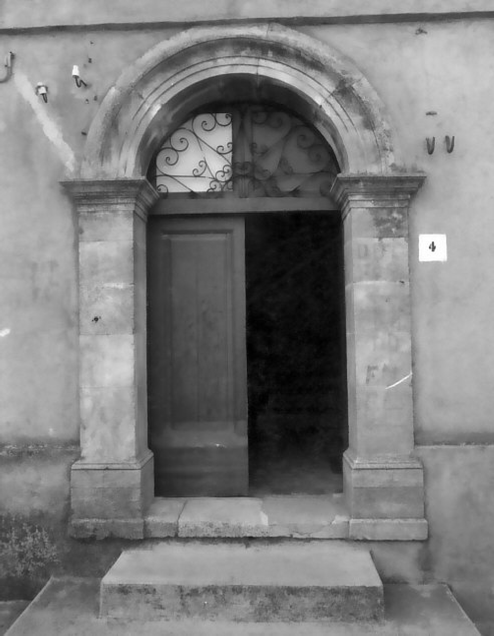 portale - ad arco - bottega calabrese (fine sec. XIX)