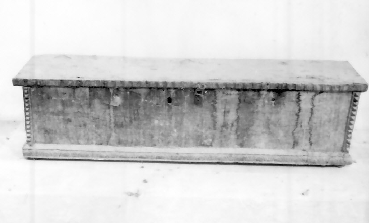 cassapanca, opera isolata - bottega calabrese (sec. XVII)