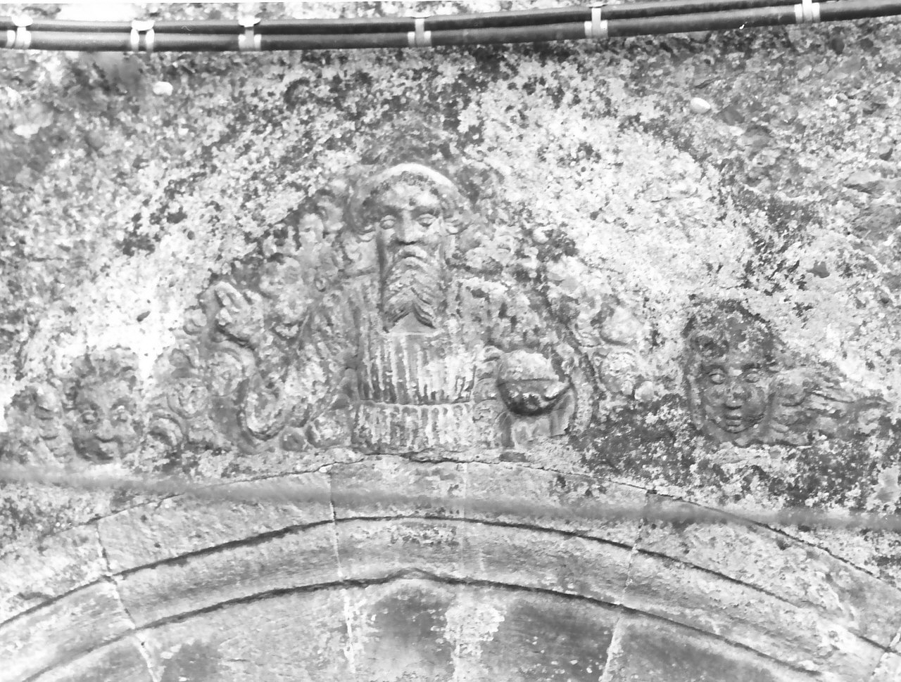 Dio Padre adorato dagli angeli (scultura, opera isolata) - bottega Italia meridionale (sec. XIII, sec. XIV)