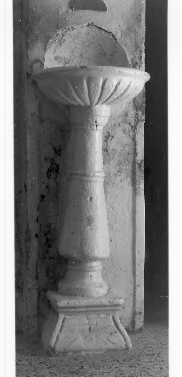 acquasantiera - a fusto - bottega calabrese (inizio sec. XVII)