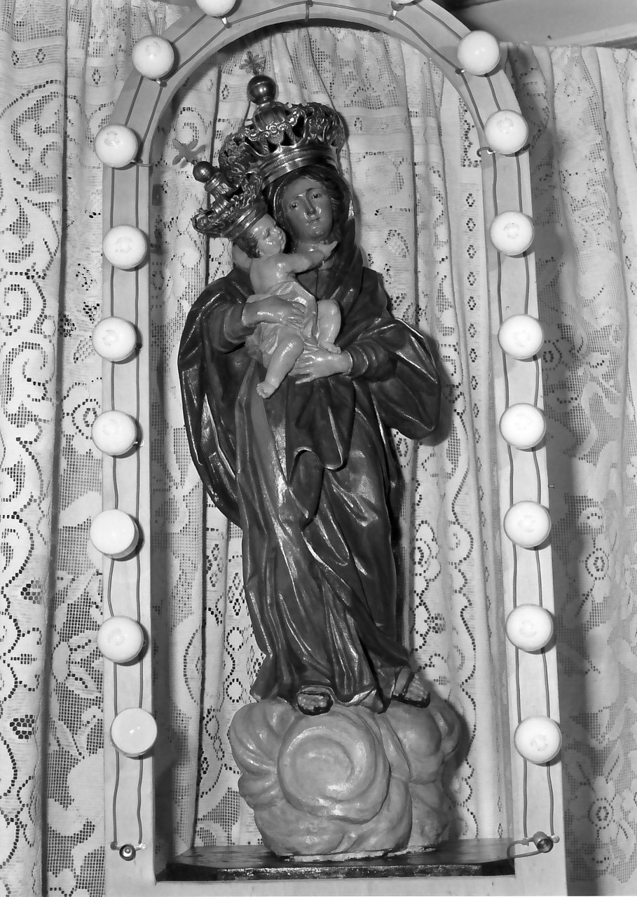 Santa Maria di Costantinopoli, Madonna con Bambino (statua, opera isolata) - bottega napoletana (sec. XVIII)