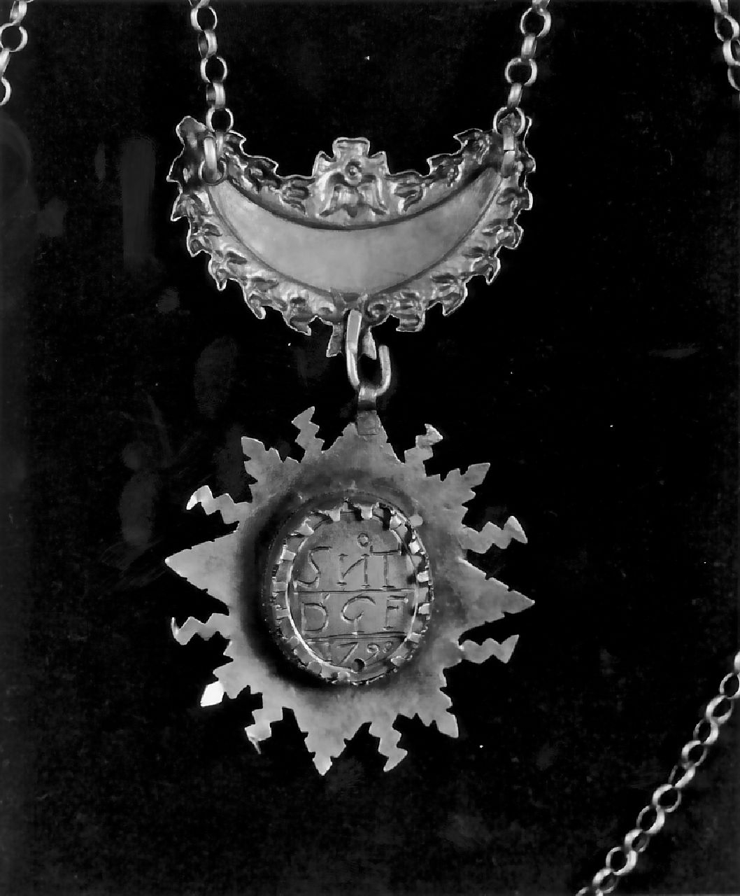 reliquiario a capsula - a medaglione - bottega Italia meridionale (sec. XVIII)