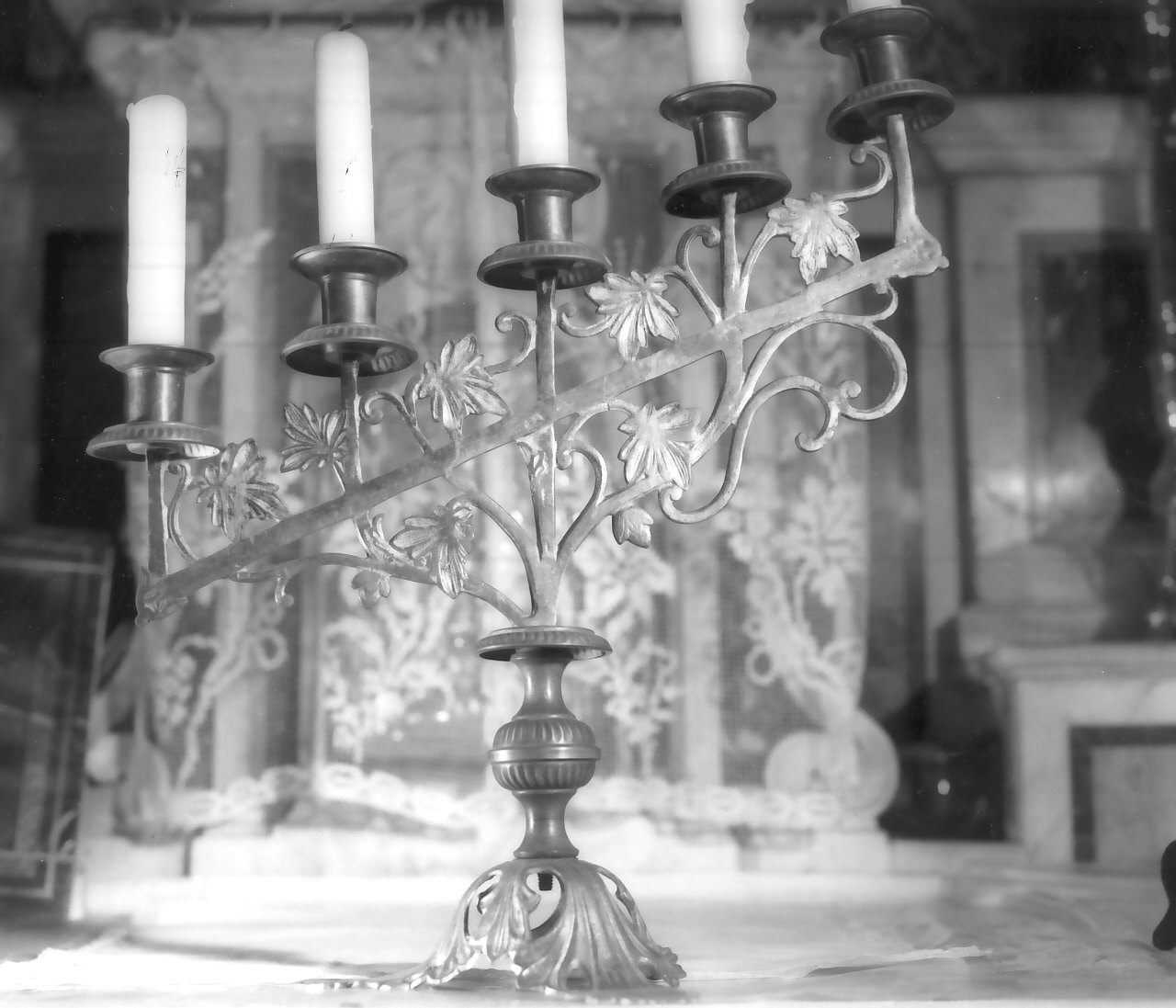 candelabro, coppia - bottega Italia meridionale (inizio sec. XX)