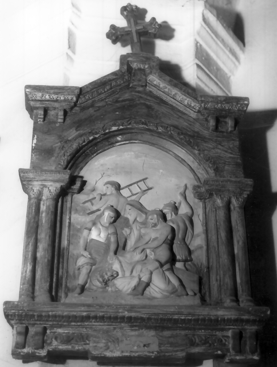 stazione IX: Gesù cade sotto la croce la terza volta (Via Crucis, elemento d'insieme) - bottega Italia meridionale (inizio sec. XX)