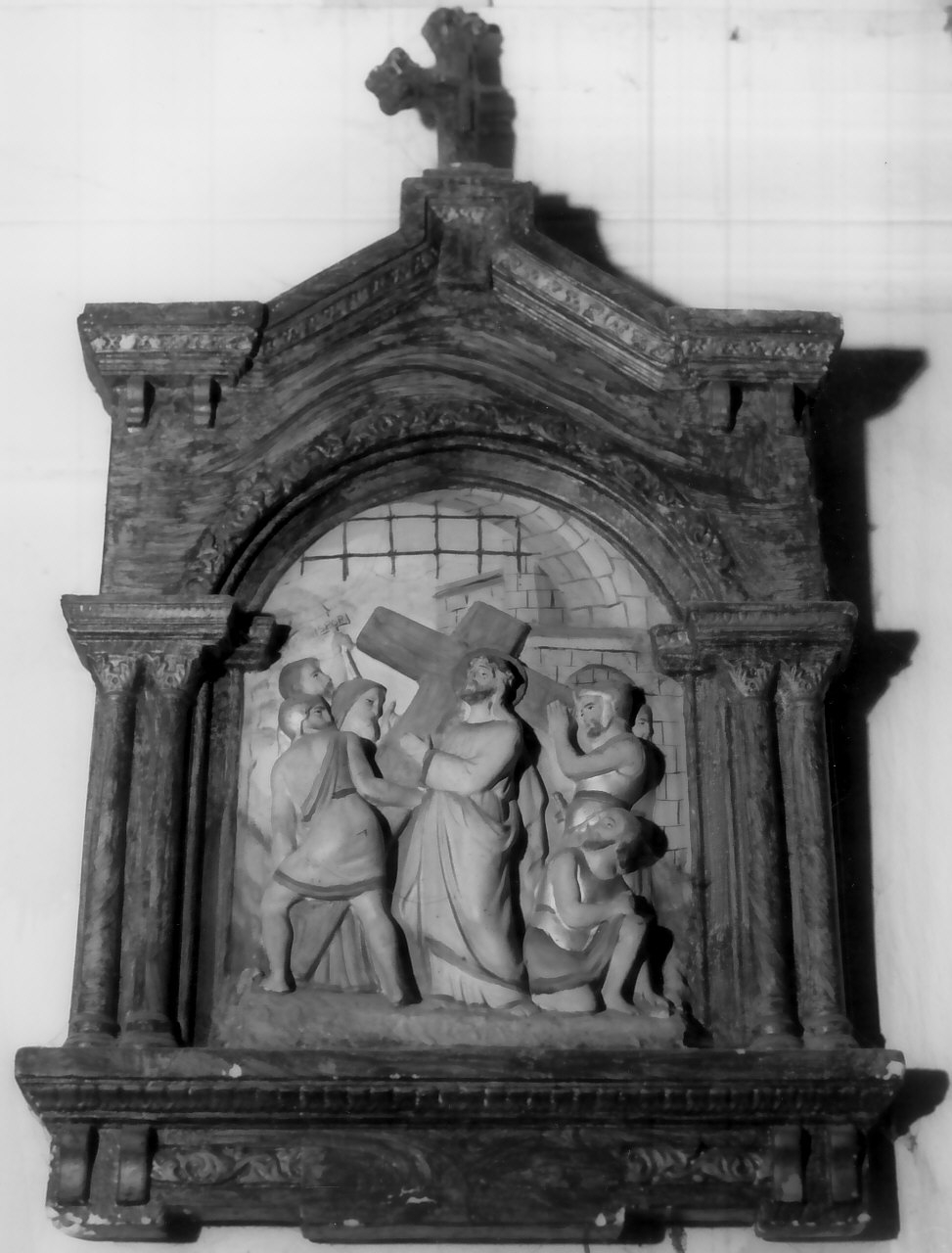 stazione II: Gesù caricato della croce (Via Crucis, elemento d'insieme) - bottega Italia meridionale (inizio sec. XX)