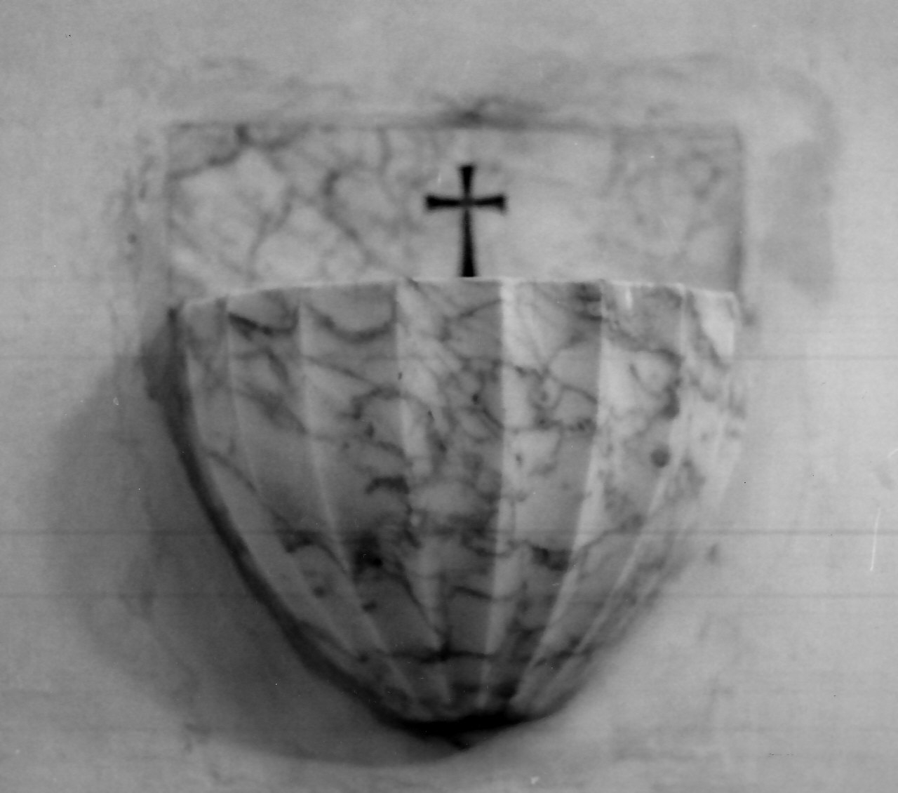 acquasantiera da parete, opera isolata - bottega calabrese (inizio sec. XX)