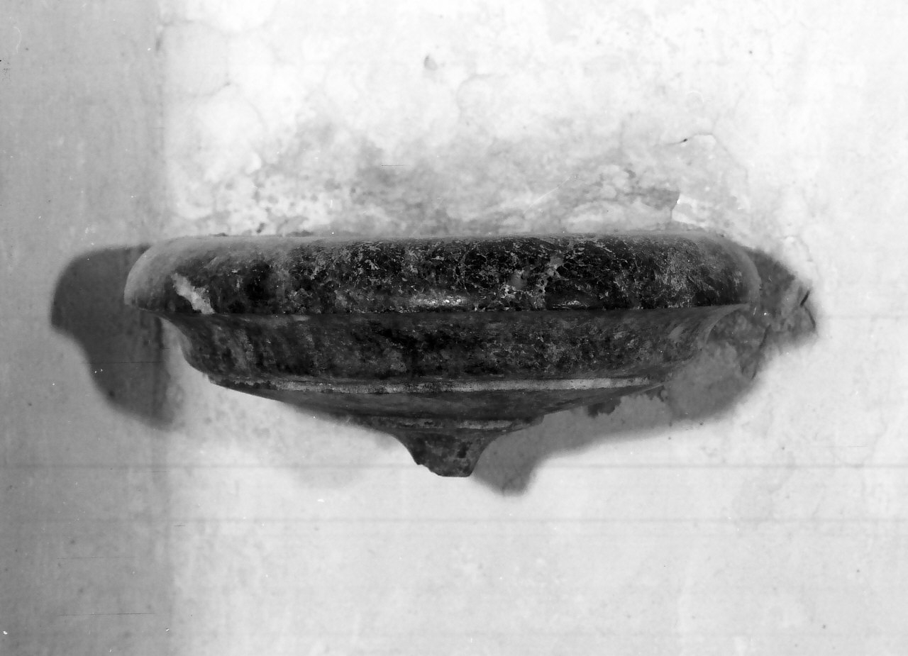 acquasantiera, opera isolata - bottega calabrese (sec. XVIII)