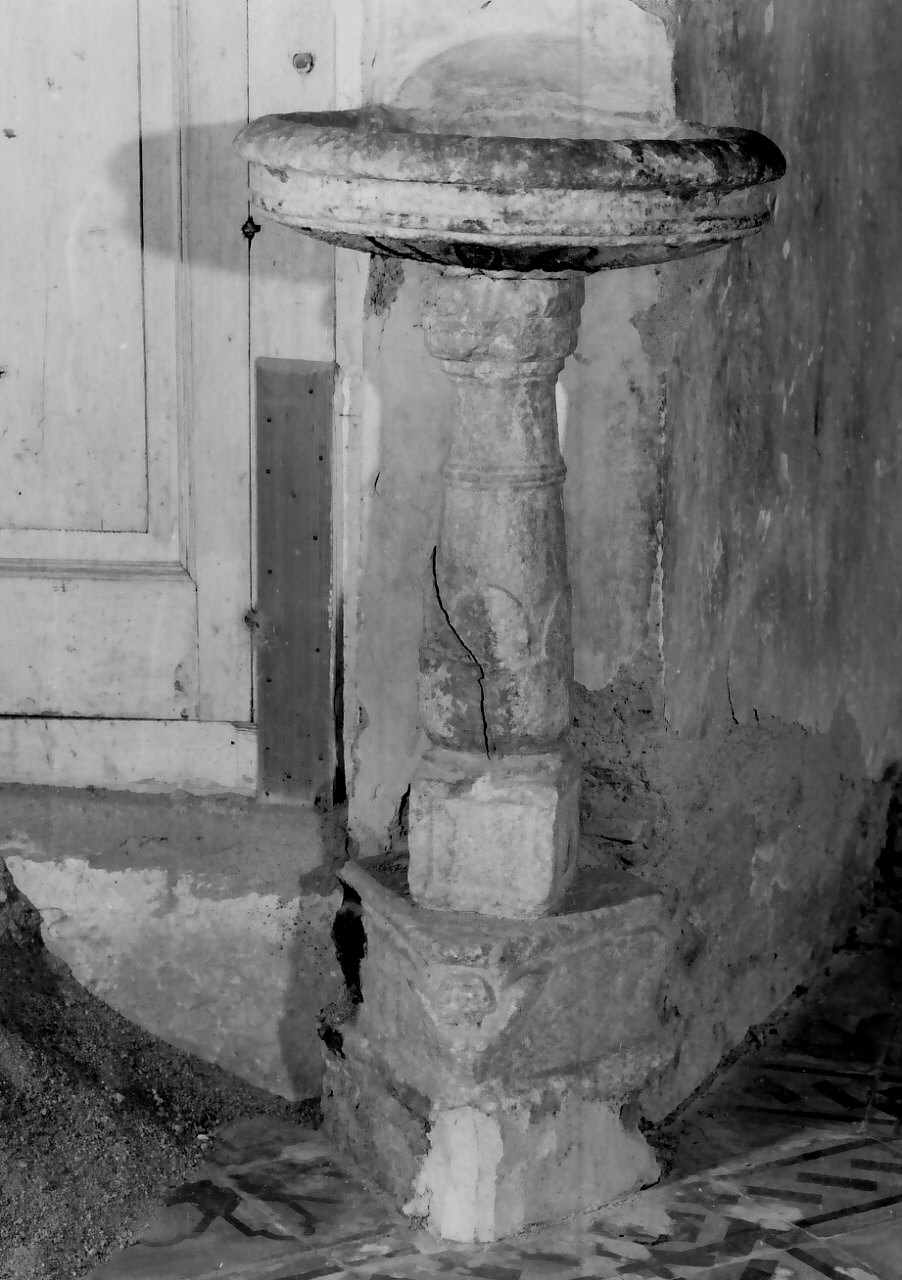 acquasantiera, opera isolata - bottega calabrese (sec. XVII)