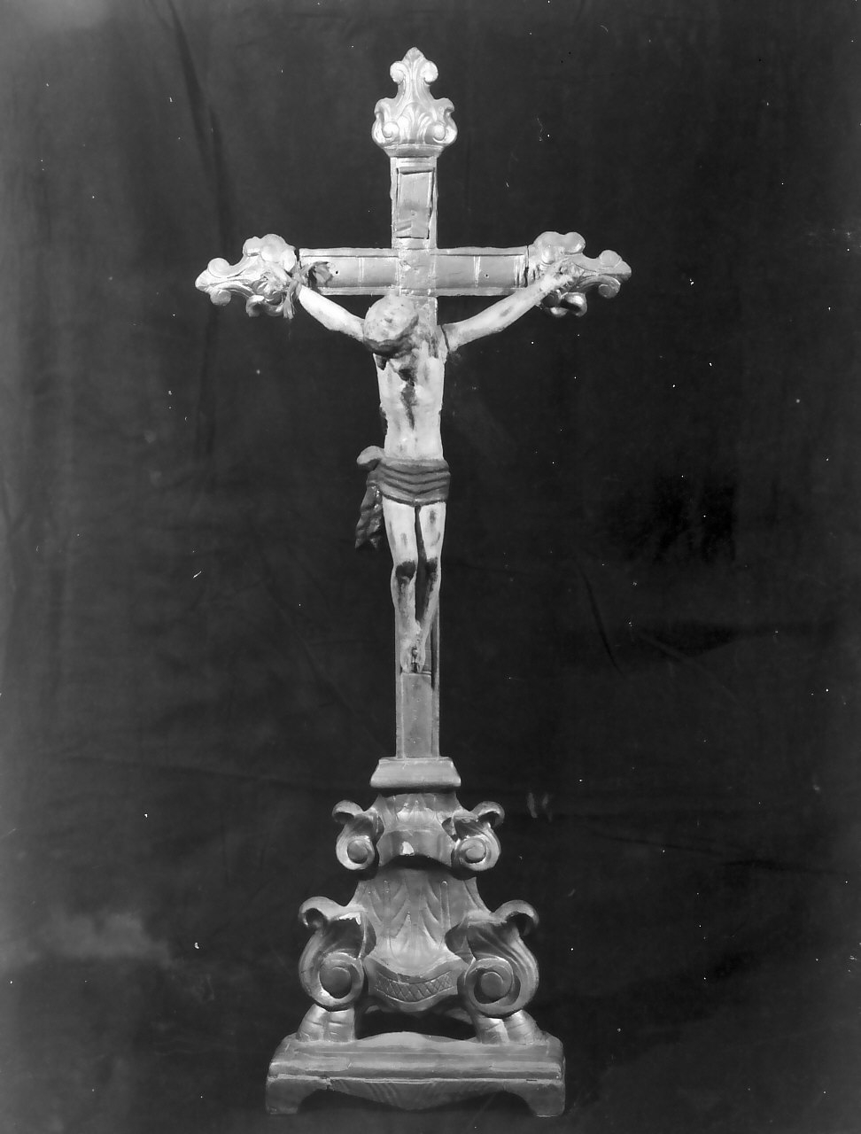 croce d'altare, opera isolata - bottega Italia meridionale (sec. XIX)