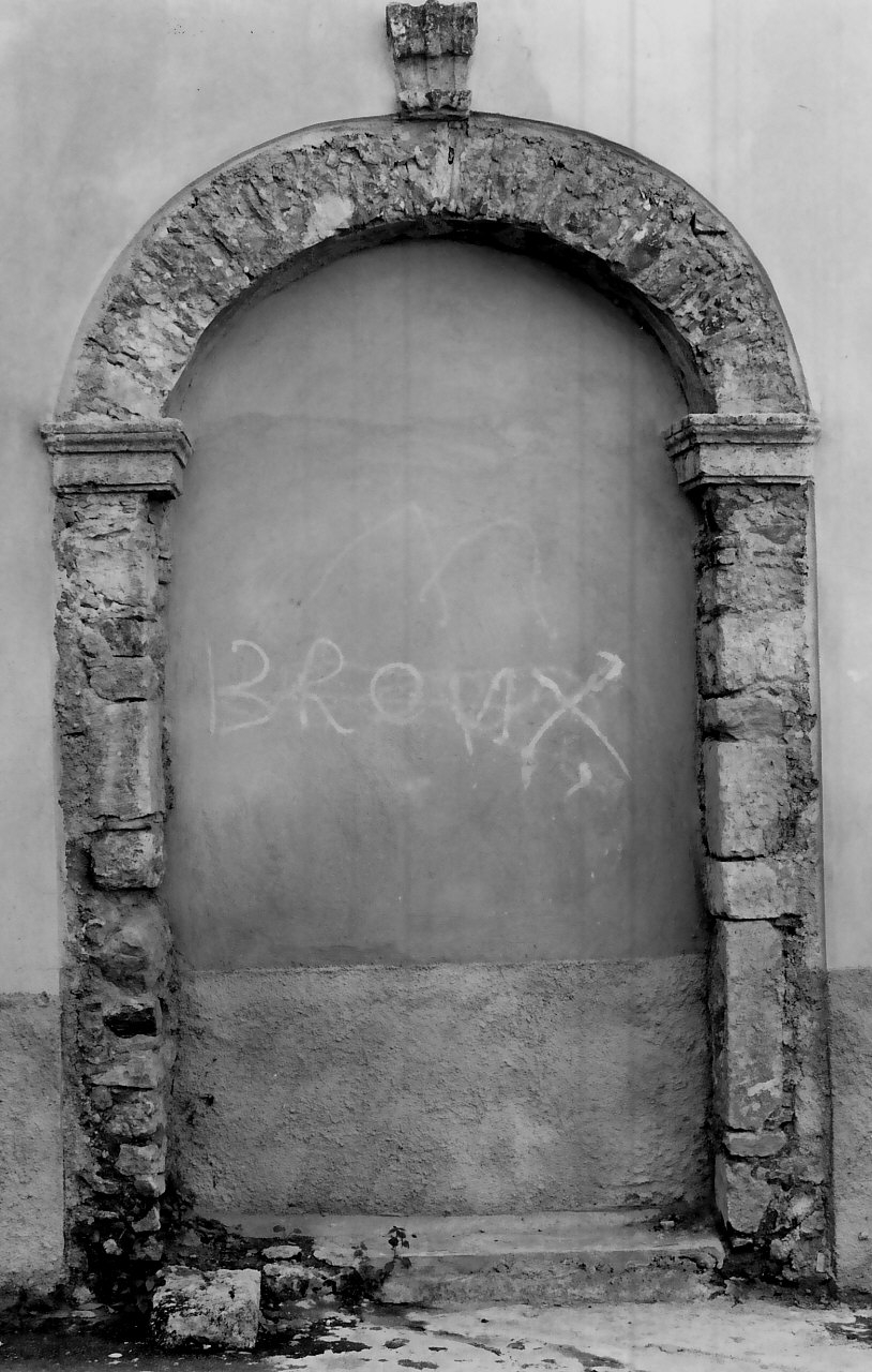 portale - ad arco, opera isolata - bottega Italia meridionale (fine sec. XVII)