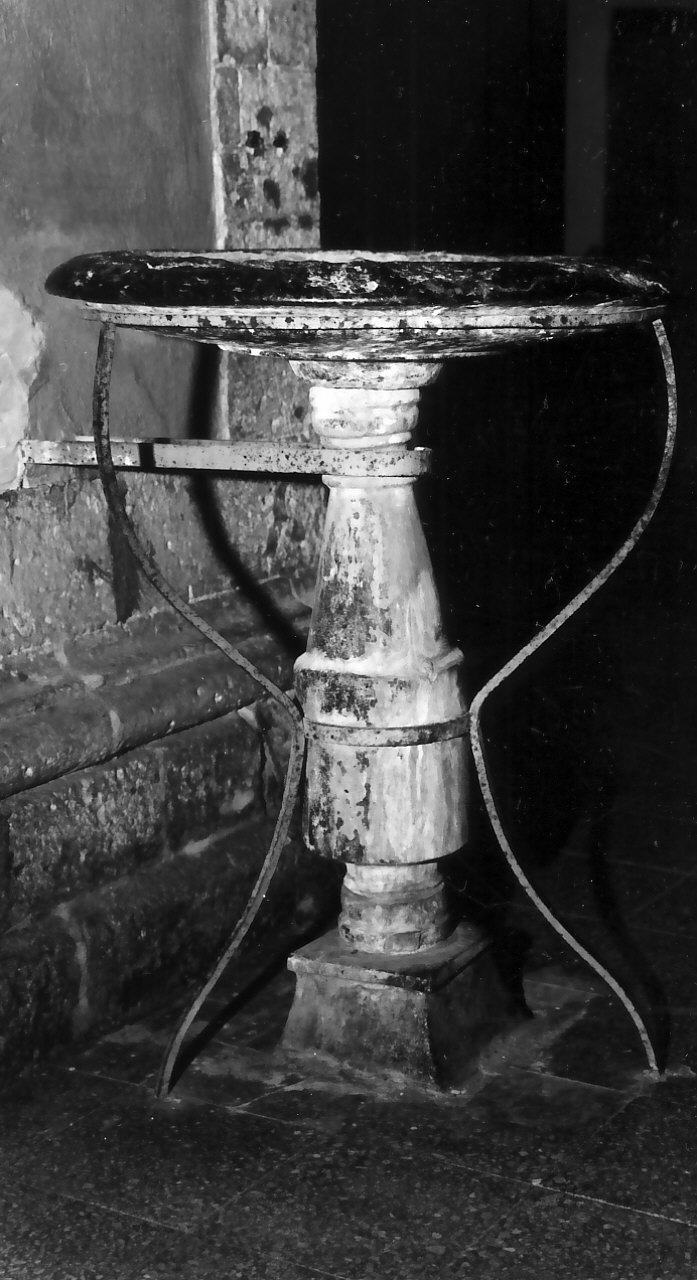 acquasantiera, opera isolata - bottega calabrese (sec. XVIII)