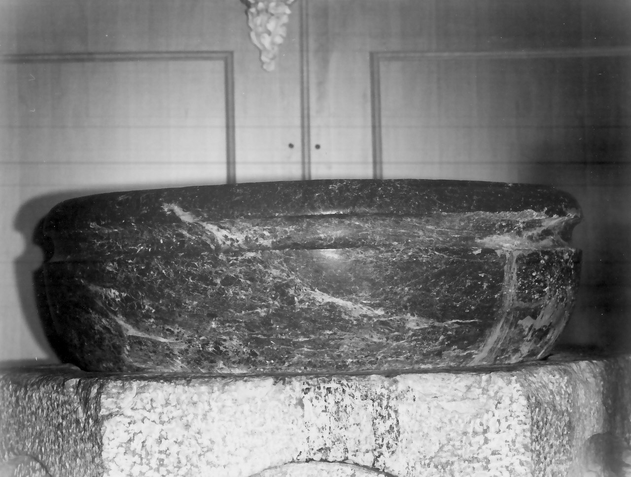 fonte battesimale, opera isolata - bottega Italia meridionale (fine sec. XIV, sec. XVI)