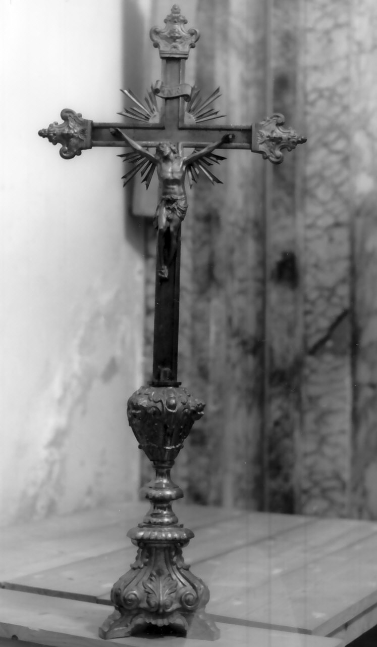 croce d'altare, opera isolata - bottega Italia meridionale (fine/inizio secc. XIX/ XX)
