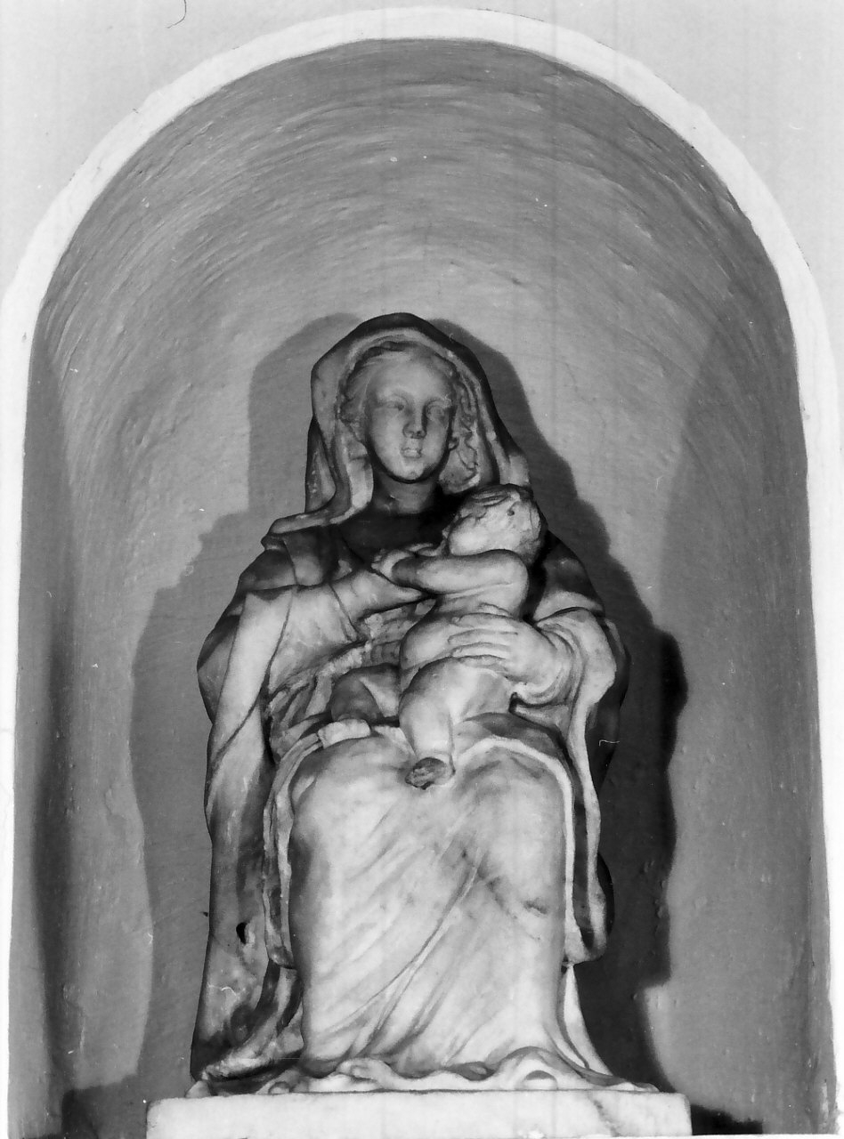Madonna con Bambino (statua, opera isolata) - bottega Italia meridionale (fine sec. XVI)