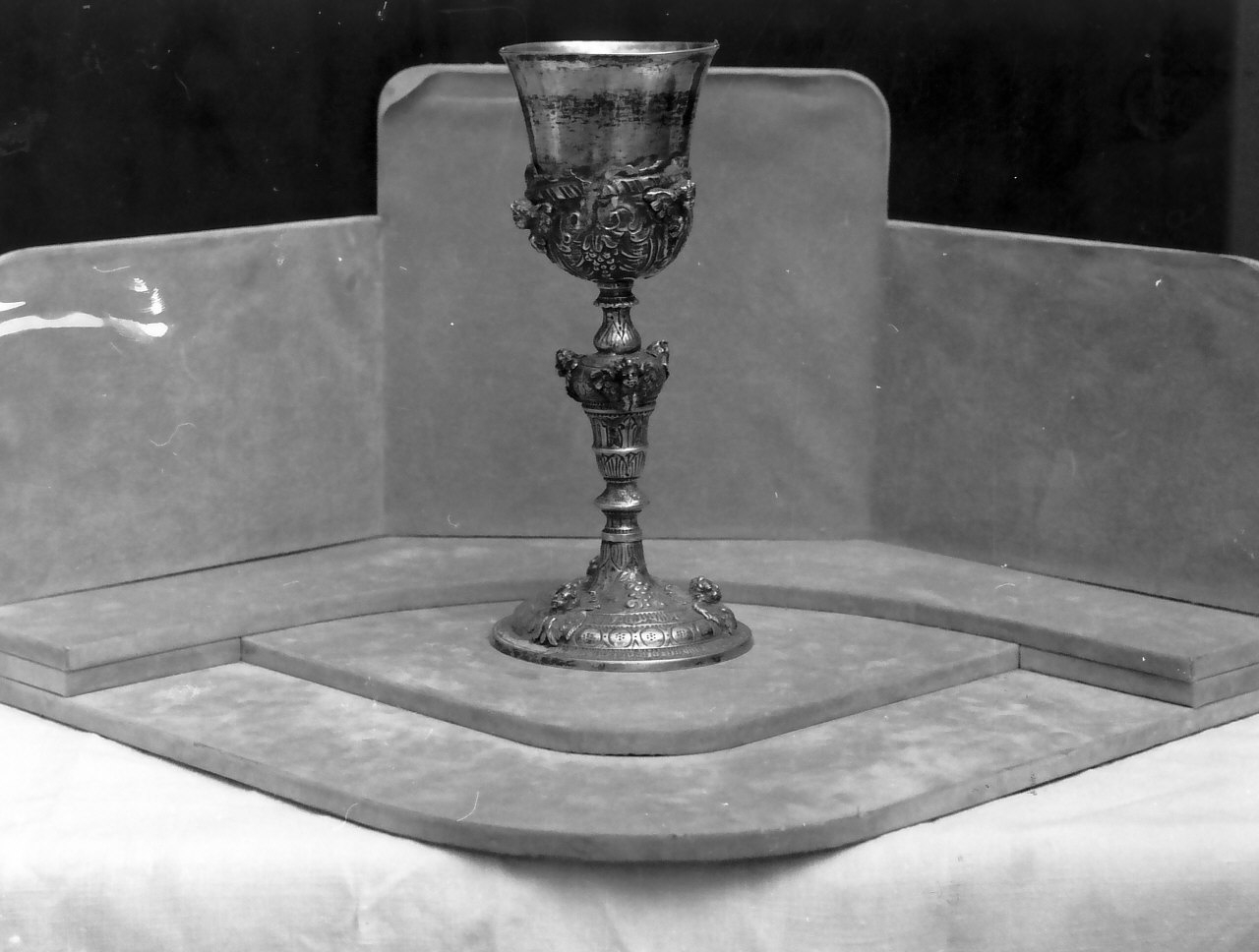 calice - bottega Italia meridionale (sec. XIX)