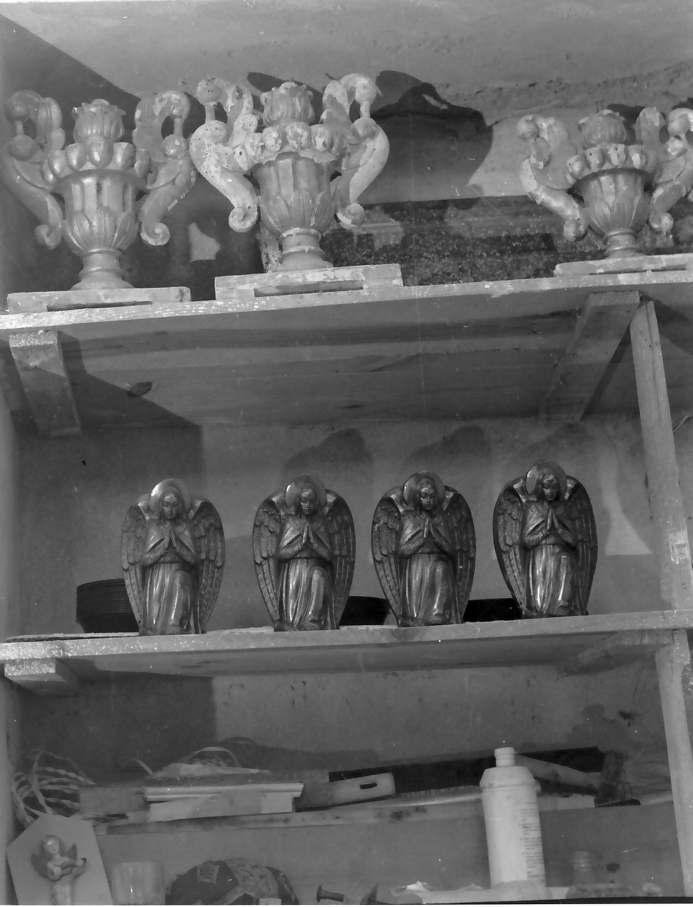 vaso d'altare con composizione floreale, serie - bottega calabrese (sec. XVIII)