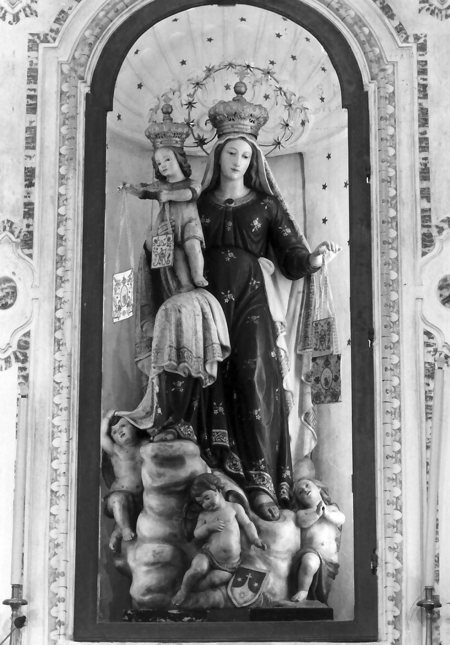 Madonna del Carmelo (gruppo scultoreo, opera isolata) - bottega Italia meridionale (inizio sec. XX)