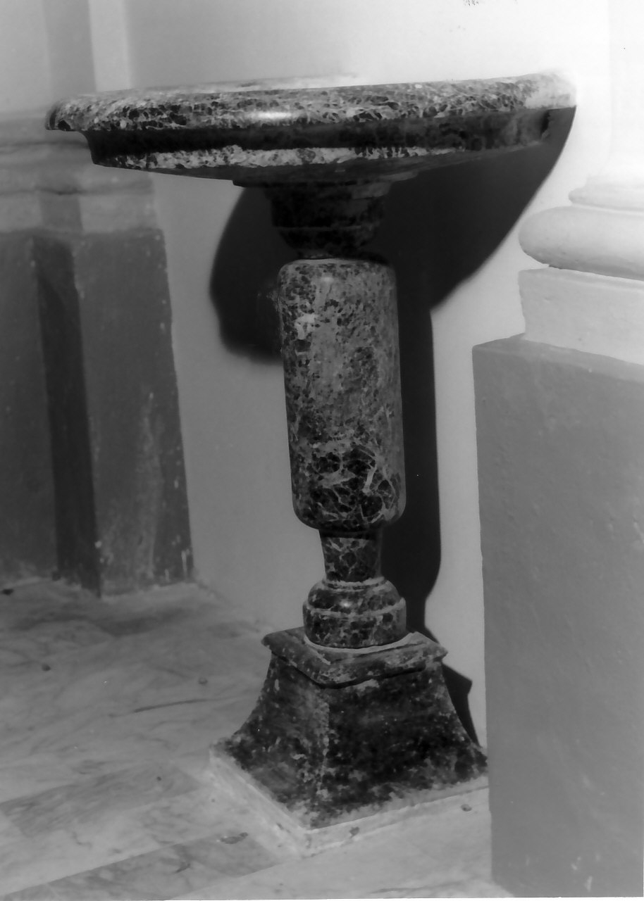 fonte battesimale - a fusto, opera isolata - bottega Italia meridionale (sec. XIX)