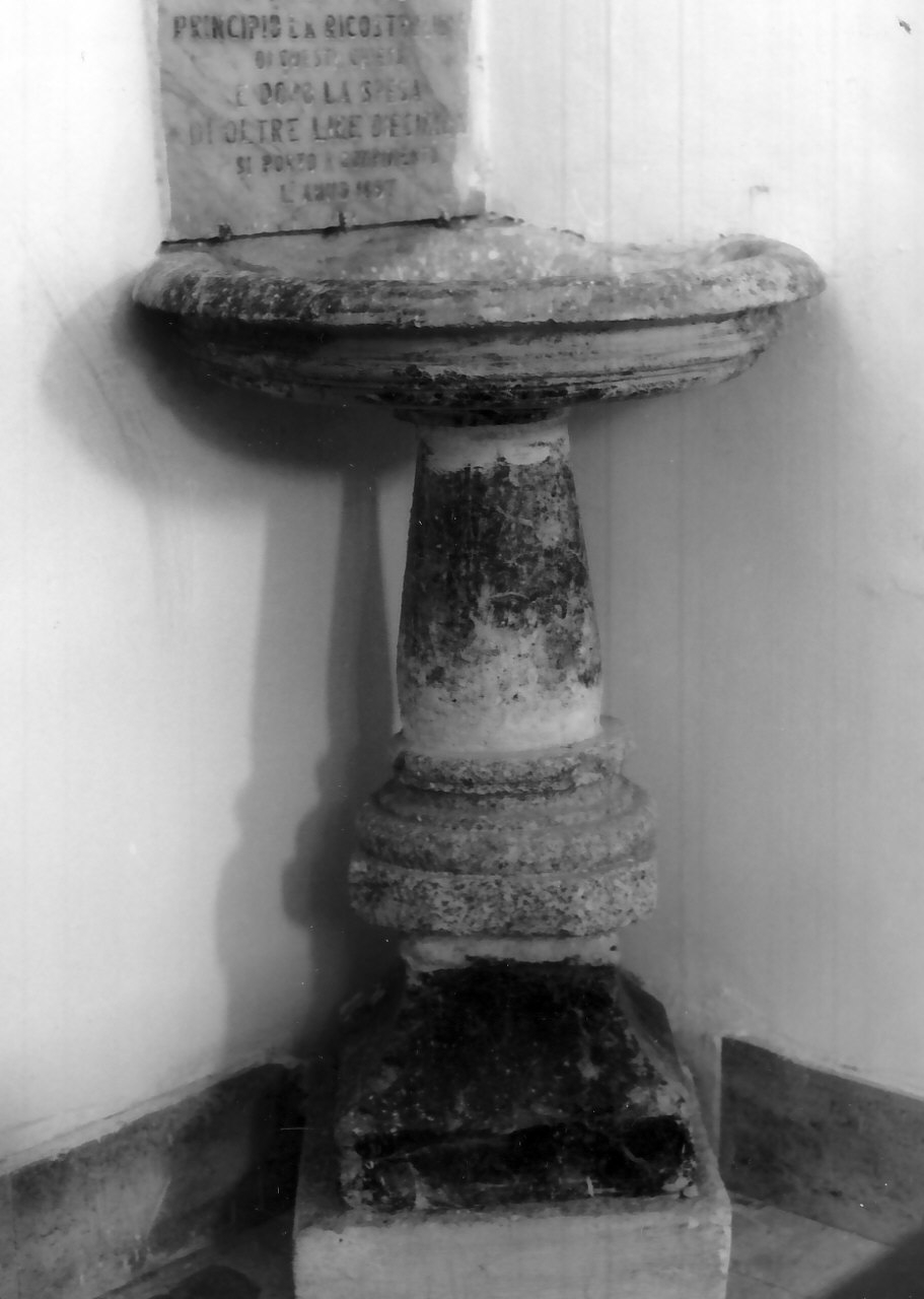 acquasantiera - a fusto, opera isolata - bottega calabrese (fine/inizio secc. XVIII/ XIX)