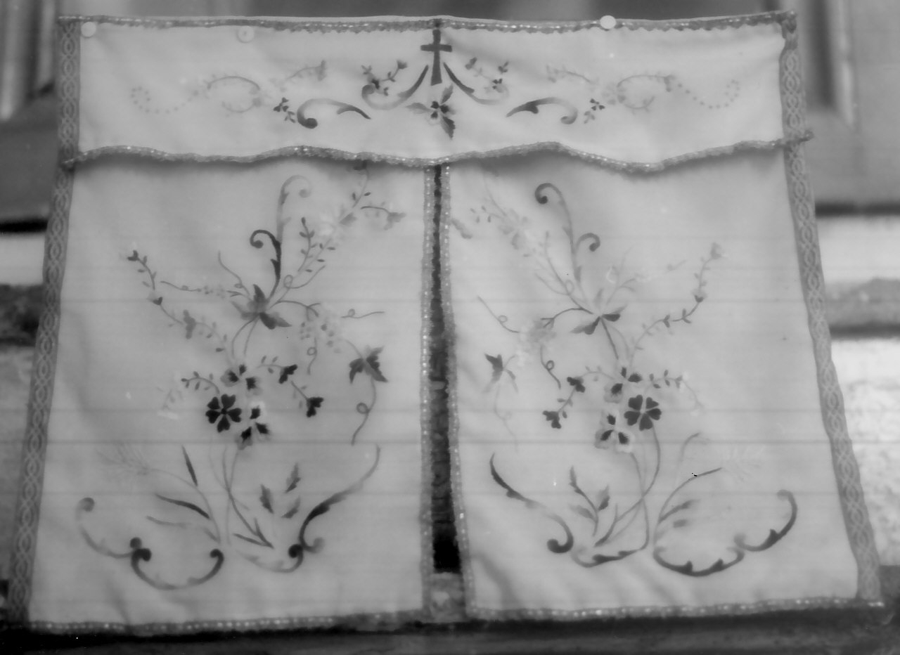 conopeo di tabernacolo, opera isolata - manifattura calabrese (prima metà sec. XX)