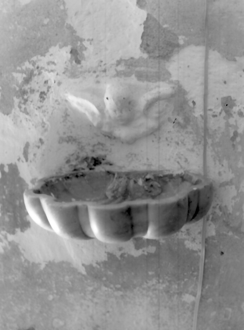 acquasantiera - a conchiglia, opera isolata - bottega calabrese (sec. XVIII)