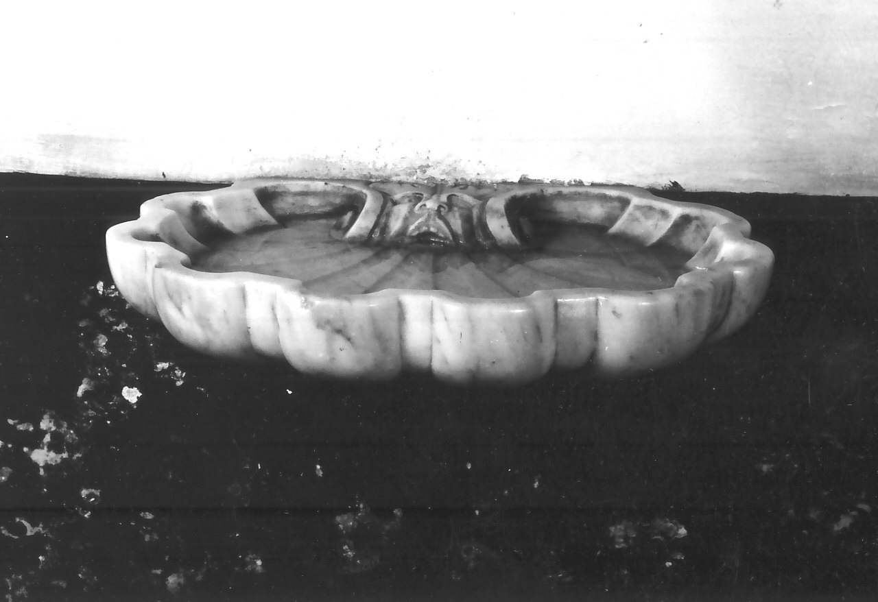 acquasantiera - a conchiglia, serie - bottega Italia meridionale (sec. XVIII)