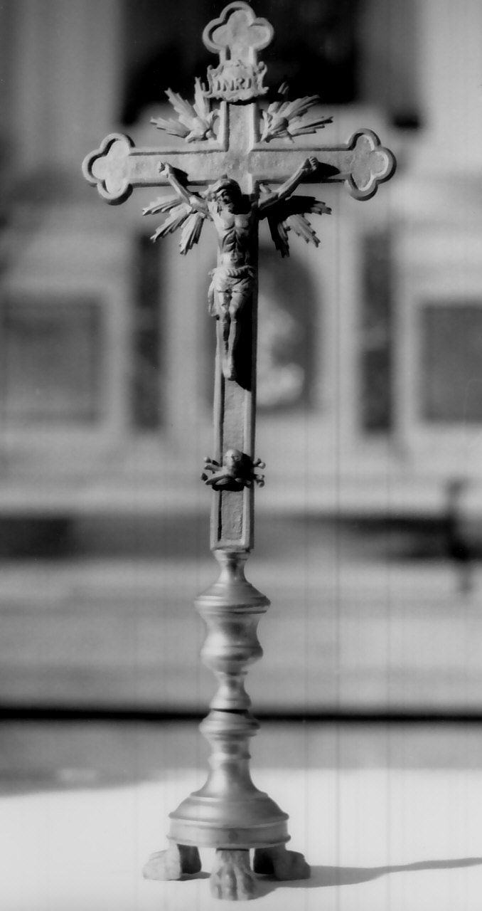 croce d'altare, opera isolata - bottega Italia meridionale (fine/inizio secc. XIX/ XX)