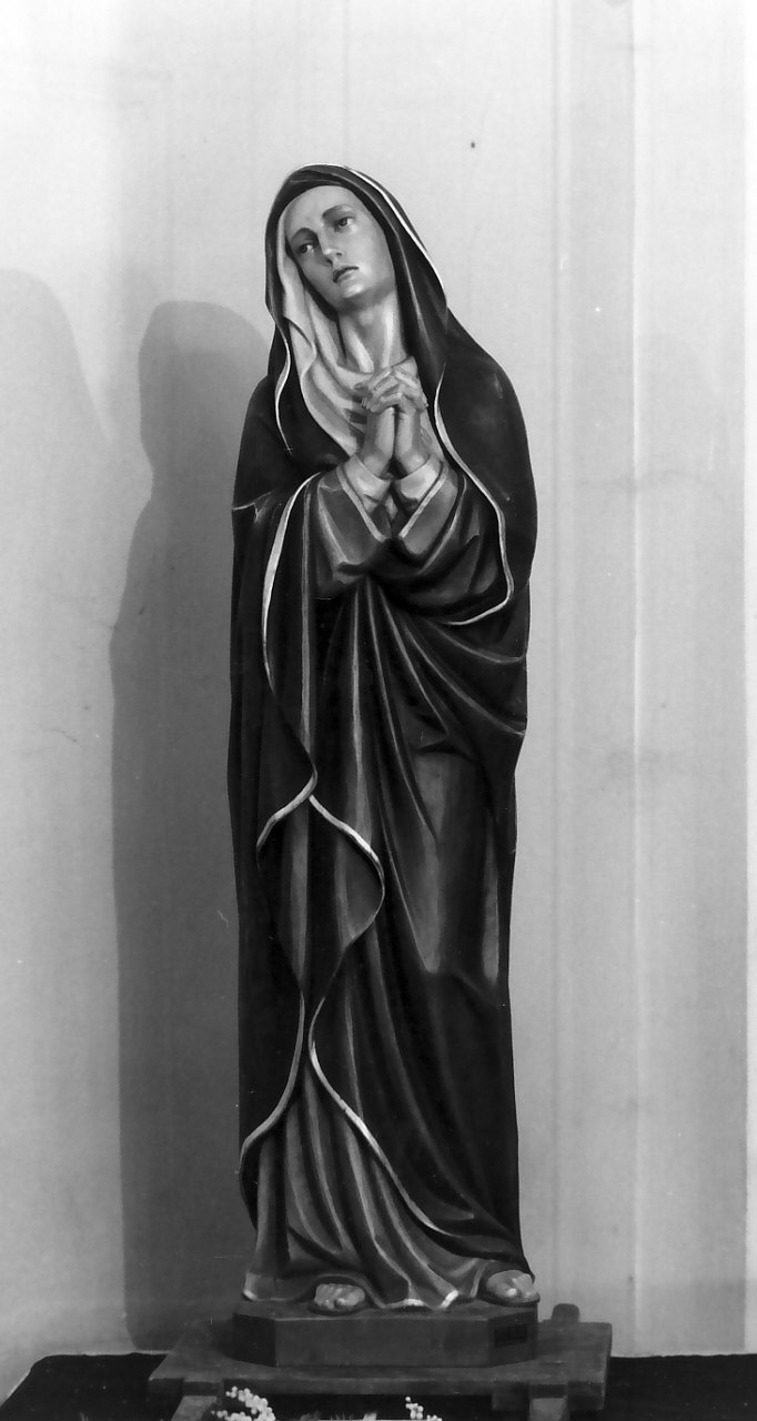 Madonna delle Grazie, Madonna con personaggi che implorano il suo aiuto (statua processionale, opera isolata) - bottega Italia meridionale (inizio sec. XX)