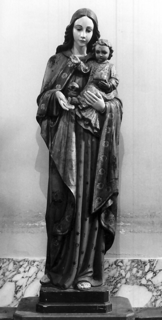 Madonna con Bambino (statua, opera isolata) - bottega Italia meridionale (inizio sec. XX)