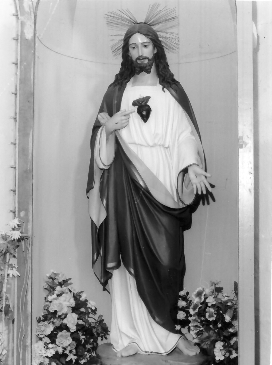 Sacro Cuore di Gesù (statua, opera isolata) di Malecore Giuseppe (sec. XX)
