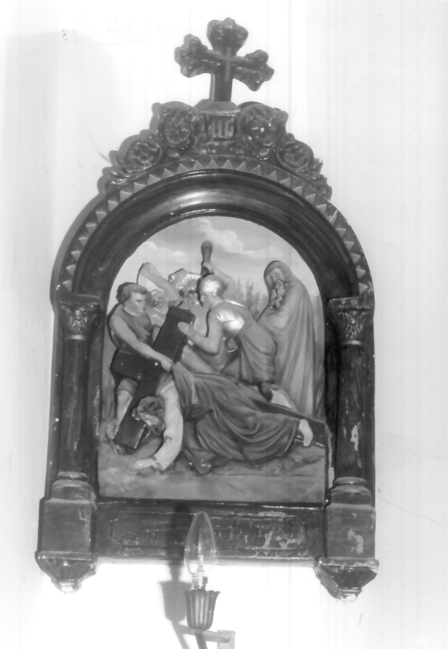 stazione III: Gesù cade sotto la croce la prima volta (Via Crucis, elemento d'insieme) - bottega calabrese (inizio sec. XX)