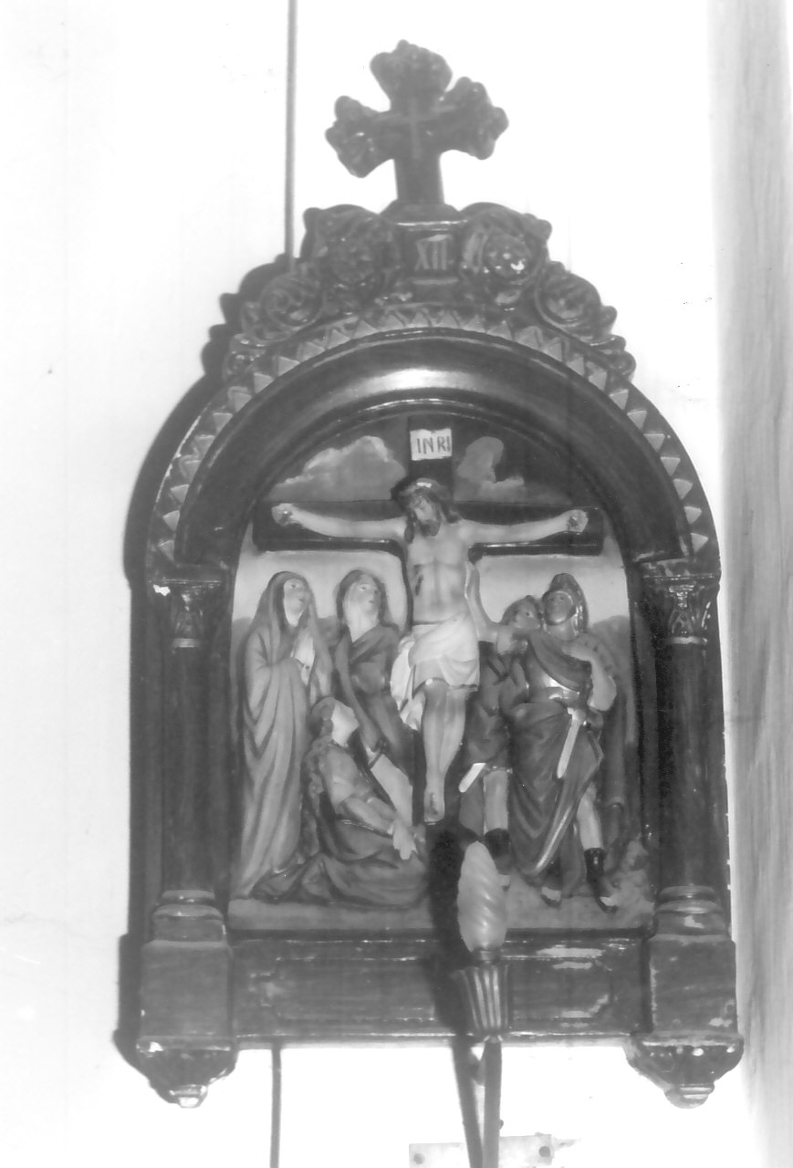 stazione XII: Gesù innalzato e morto in croce (Via Crucis, elemento d'insieme) - bottega calabrese (inizio sec. XX)