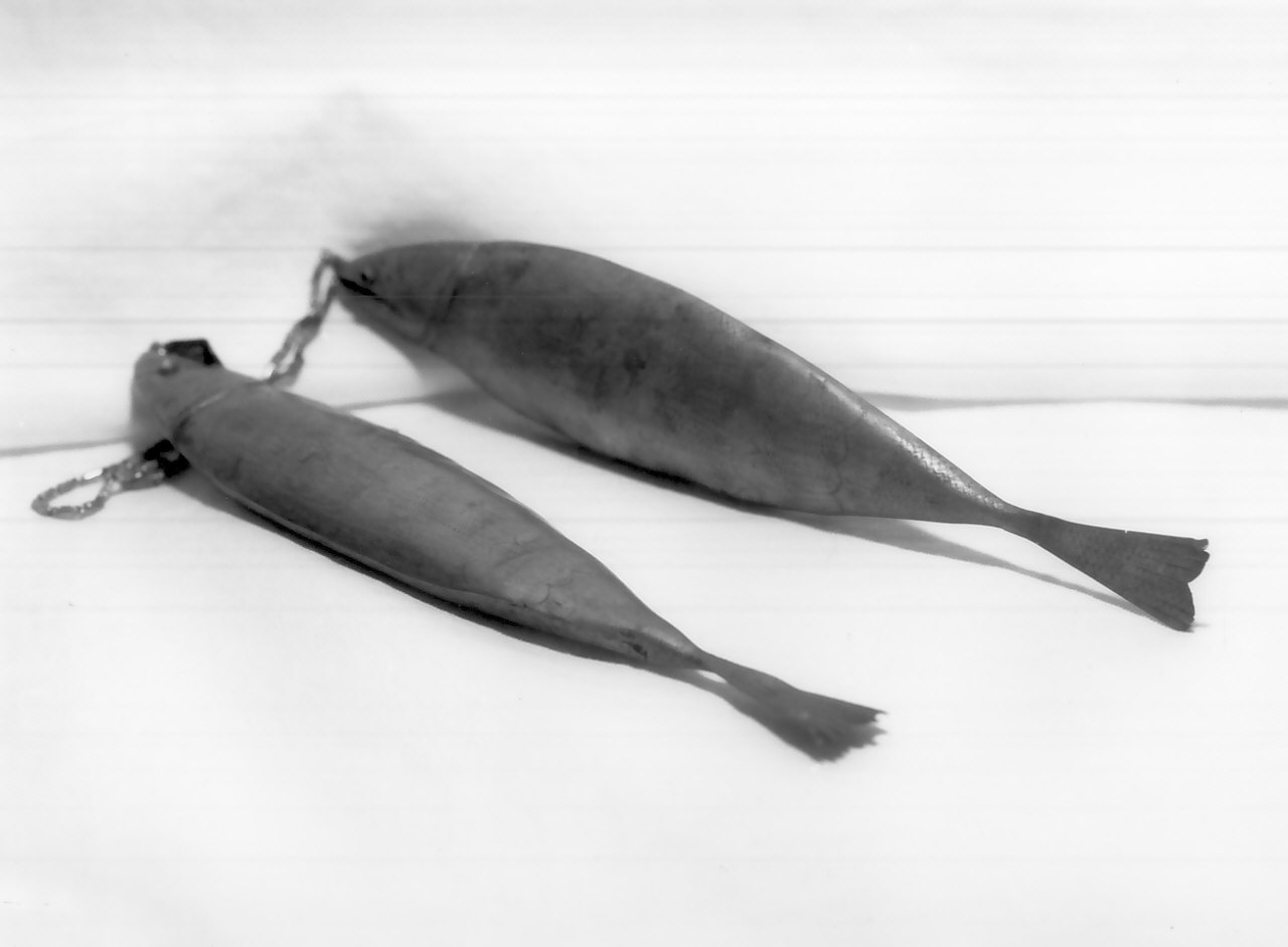 pesci (attributo iconografico di immagine sacra, elemento d'insieme) - bottega Italia meridionale (inizio sec. XX)