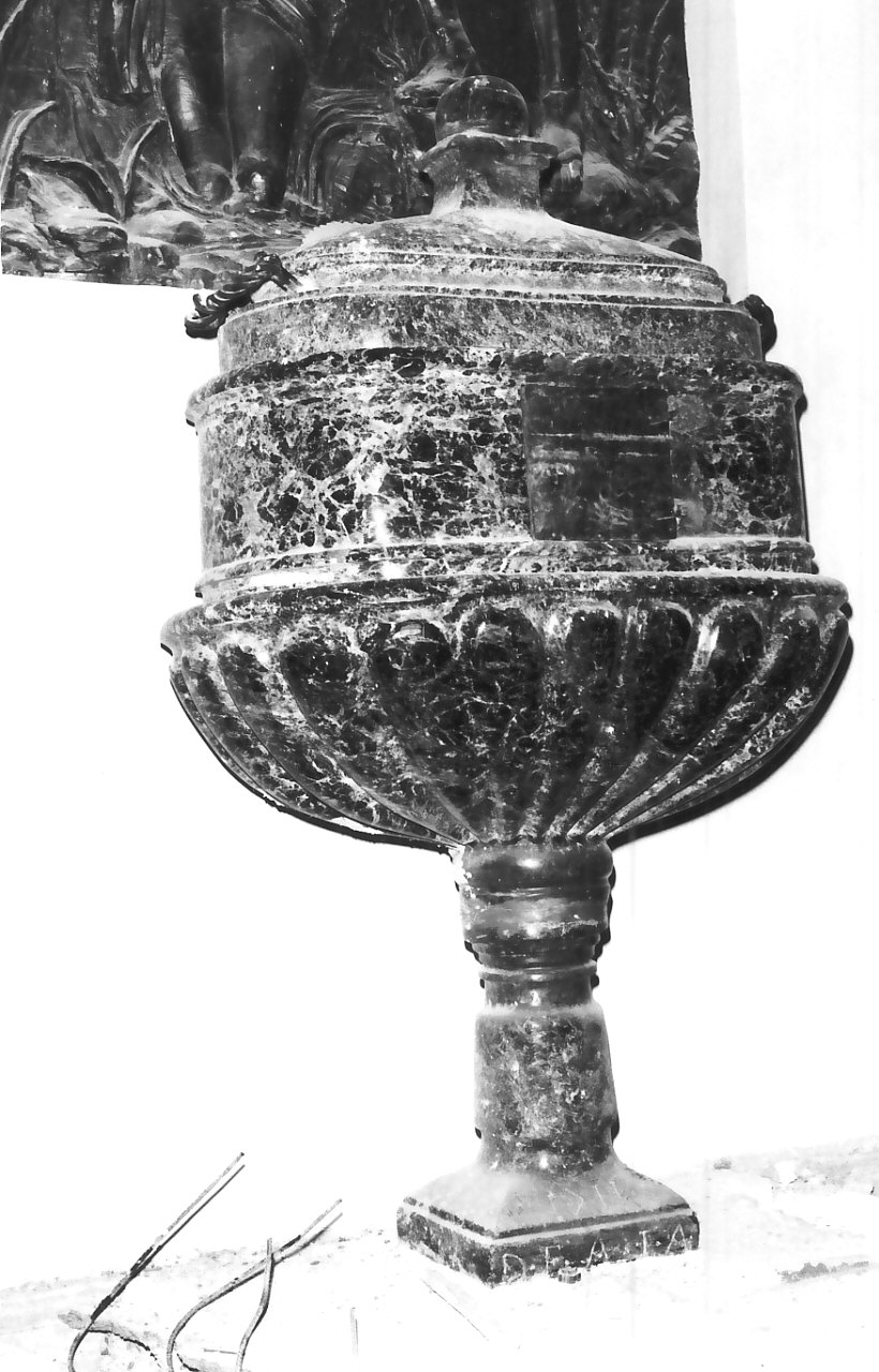 fonte battesimale - a fusto, opera isolata - bottega calabrese (primo quarto sec. XVIII)